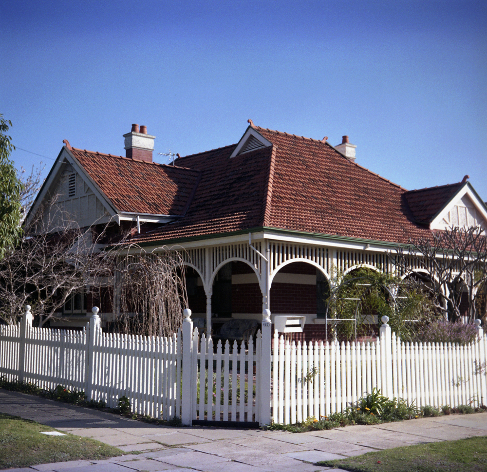 There are many ways you can finance buying a home in Australia ... Photo by CC user Bozotexino on wikimedia commons